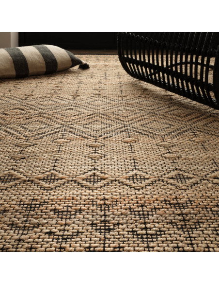 Tappeto Asher Black in juta naturale con design geometrico berbero, perfetto per un soggiorno elegante e sostenibile. Resistent