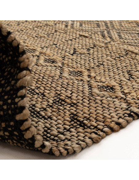 Tappeto Asher Black in juta naturale con design geometrico berbero, perfetto per un soggiorno elegante e sostenibile. Resistent