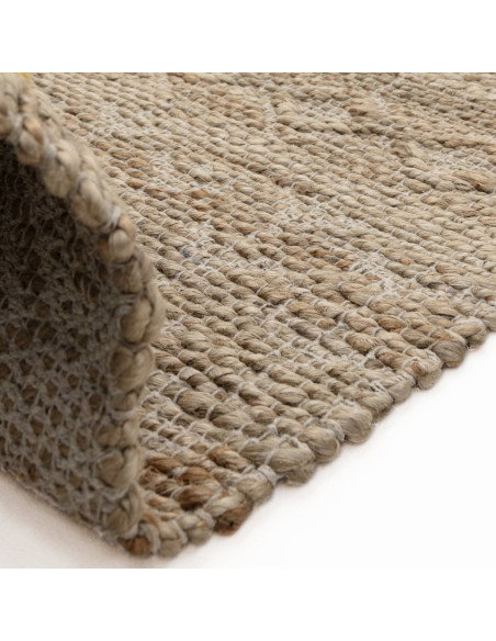 Tappeto Asher Natural in juta e cotone, design geometrico e materiali naturali, perfetto per un soggiorno elegante e sostenibil
