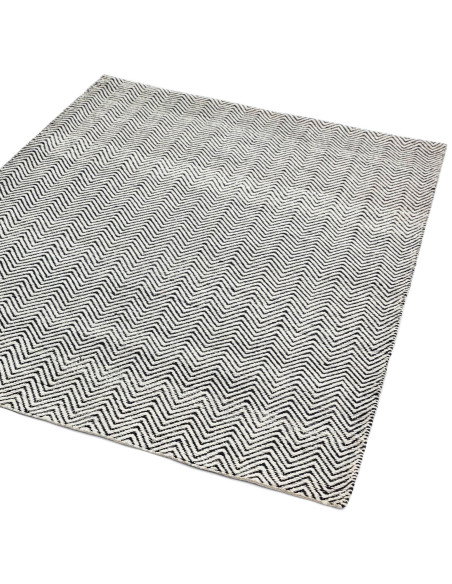 Tappeto Ives Black/White in juta e ciniglia, design geometrico elegante e naturale, perfetto per un soggiorno moderno e sosteni