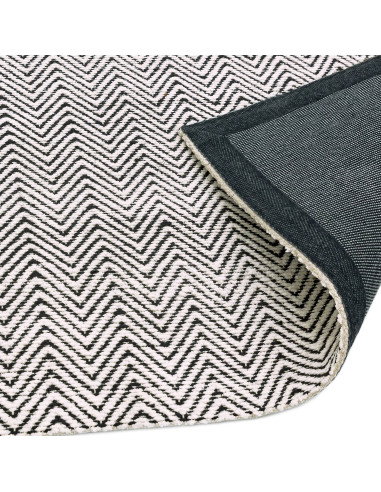 Tappeto Ives Black/White in juta e ciniglia, design geometrico elegante e naturale, perfetto per un soggiorno moderno e sosteni