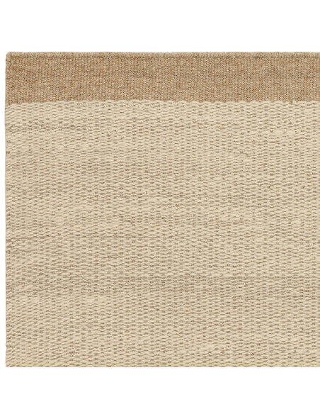 Tappeto Lima Sand in lana naturale, design tinta unita perfetto per un soggiorno elegante e accogliente. Qualità artigianale e