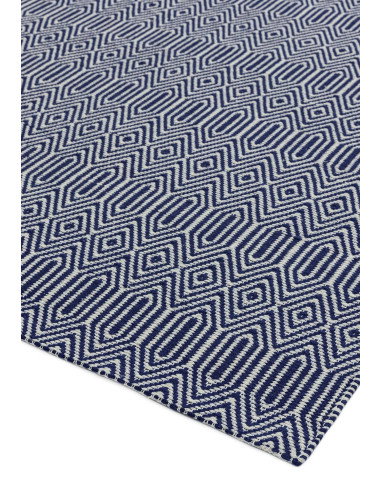 Tappeto Sloan Blue in lana e cotone, design geometrico e fibre naturali, perfetto per un soggiorno moderno e sostenibile.