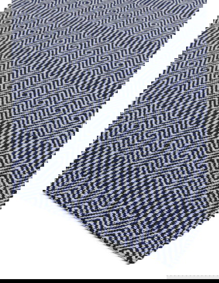 Tappeto Sloan Blue in lana e cotone, design geometrico e fibre naturali, perfetto per un soggiorno moderno e sostenibile.