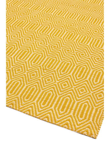 Tappeto Sloan Mustard in fibra naturale, design geometrico e colori caldi, ideale per un soggiorno moderno e raffinato. Facile