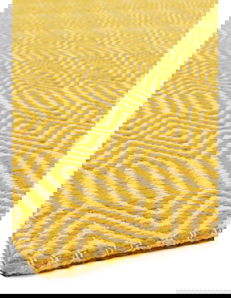 Tappeto Sloan Mustard in fibra naturale, design geometrico e colori caldi, ideale per un soggiorno moderno e raffinato. Facile