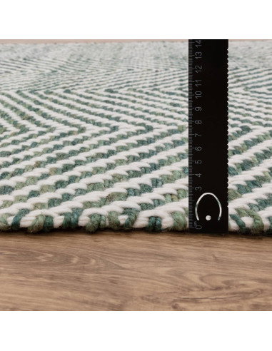 Tappeto Vigo Green in juta e lana, design geometrico e naturale, perfetto per soggiorni moderni. Eleganza eco-friendly e facile