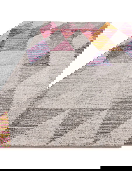 Tappeto Muse Harlequin Pink MU24: design geometrico e colori vivaci per un soggiorno moderno e raffinato. Perfetto tra i tappet