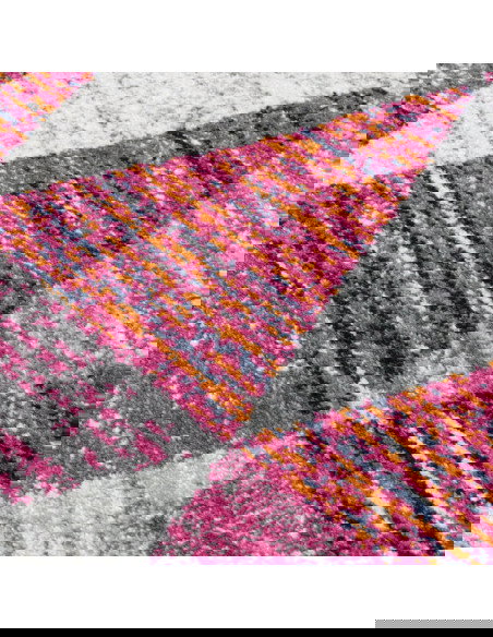 Tappeto Muse Harlequin Pink MU24: design geometrico e colori vivaci per un soggiorno moderno e raffinato. Perfetto tra i tappet