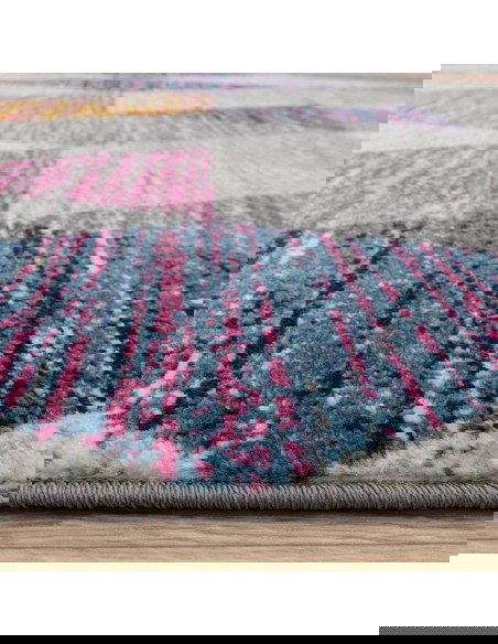 Tappeto Muse Harlequin Pink MU24: design geometrico e colori vivaci per un soggiorno moderno e raffinato. Perfetto tra i tappet