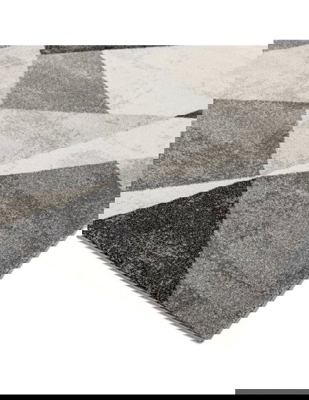 Tappeti moderni design: Nova NV02 Patio Grey unisce eleganza geometrica, resistenza e facilità di pulizia per un soggiorno cont