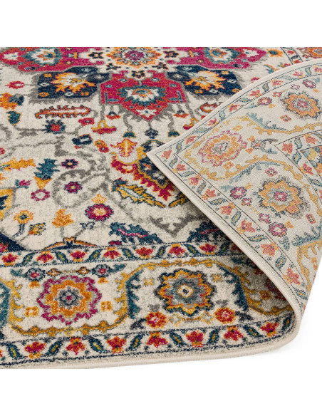 Tappeto Nova NV24 Persian White Multi: eleganza e comfort per il soggiorno con un design moderno e dettagli persiani raffinati.